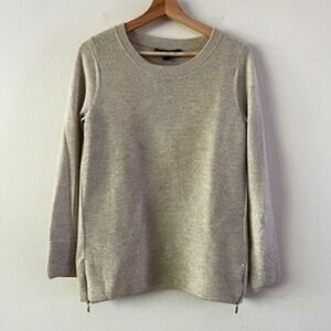 St. John Wool Crew Neck Ribbed Sweater with Zipper Detail Cream‎ size medium